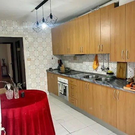 Homestay Privada En Vigo, Cerca Del Parque Castrelos, A 5min De La Playa, Compartido *